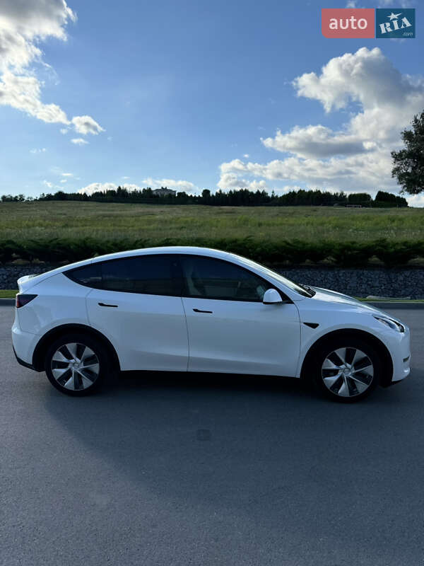 Внедорожник / Кроссовер Tesla Model Y 2020 в Киеве