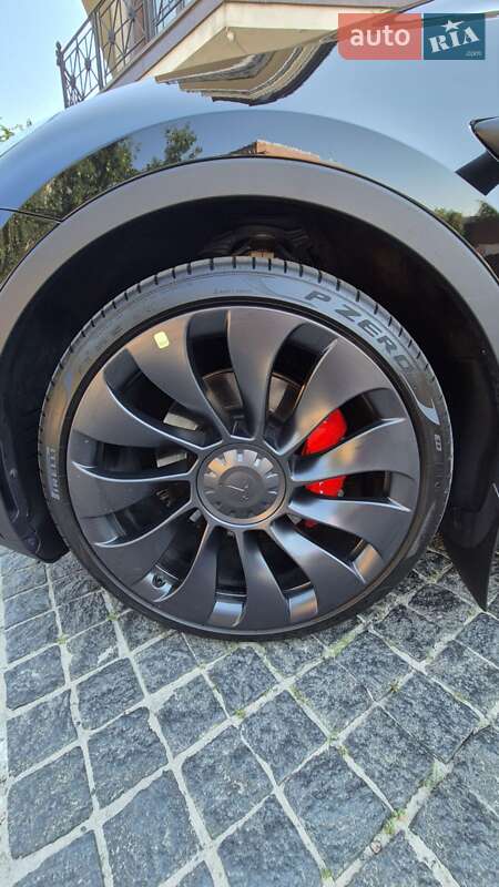 Внедорожник / Кроссовер Tesla Model Y 2024 в Киеве