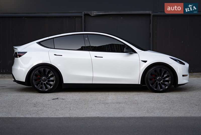 Внедорожник / Кроссовер Tesla Model Y 2024 в Киеве
