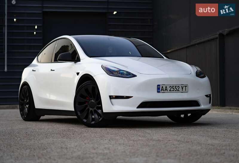 Внедорожник / Кроссовер Tesla Model Y 2024 в Киеве