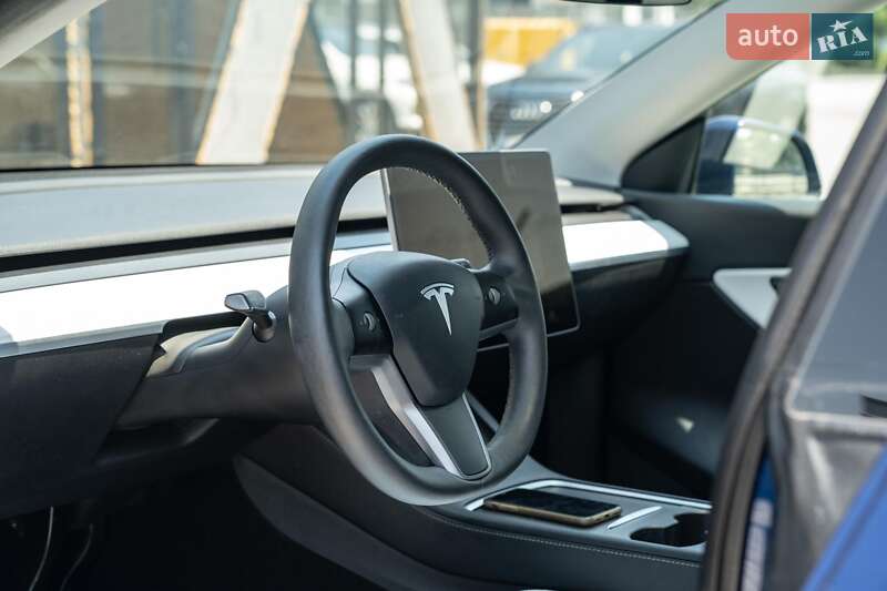 Позашляховик / Кросовер Tesla Model Y 2021 в Чернівцях