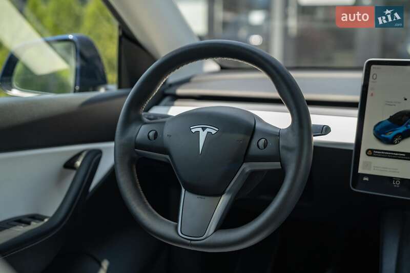 Позашляховик / Кросовер Tesla Model Y 2021 в Чернівцях