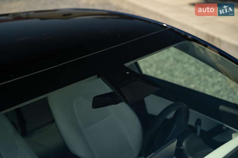 Позашляховик / Кросовер Tesla Model Y 2021 в Чернівцях