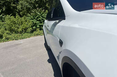 Позашляховик / Кросовер Tesla Model Y 2021 в 