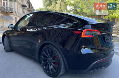 Позашляховик / Кросовер Tesla Model Y 2024 в 