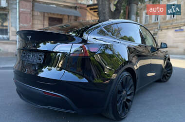 Позашляховик / Кросовер Tesla Model Y 2024 в 