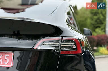 Позашляховик / Кросовер Tesla Model Y 2023 в 
