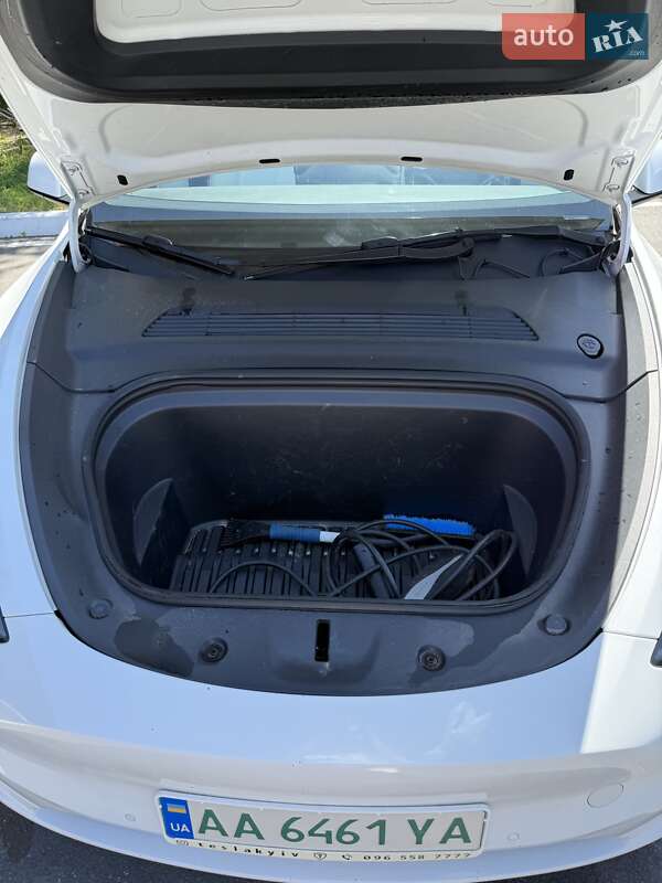 Внедорожник / Кроссовер Tesla Model Y 2021 в Киеве