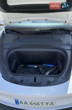 Внедорожник / Кроссовер Tesla Model Y 2021 в 