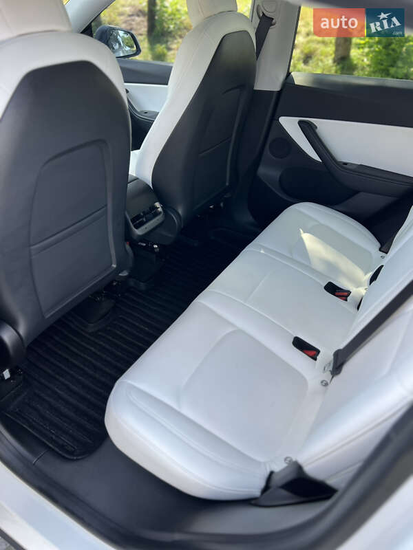 Позашляховик / Кросовер Tesla Model Y 2021 в Львові