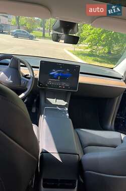 Позашляховик / Кросовер Tesla Model Y 2024 в 