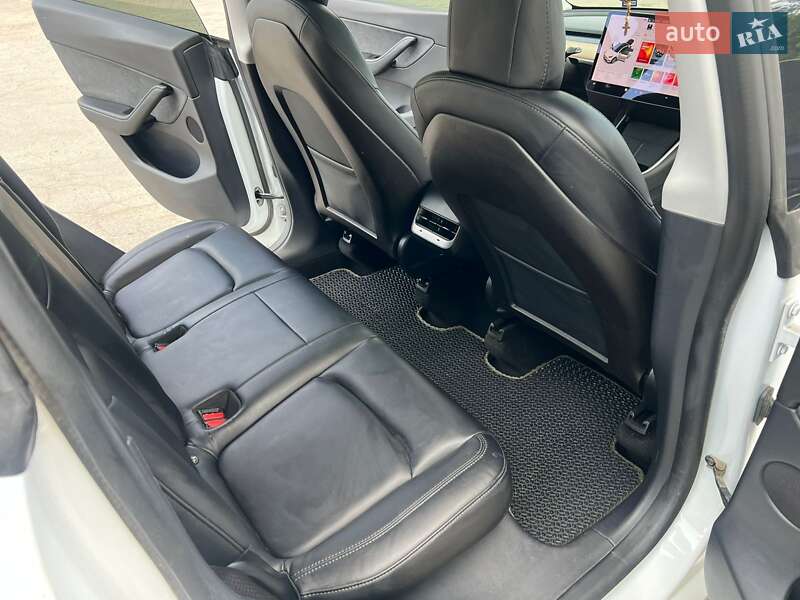 Внедорожник / Кроссовер Tesla Model Y 2020 в Ровно