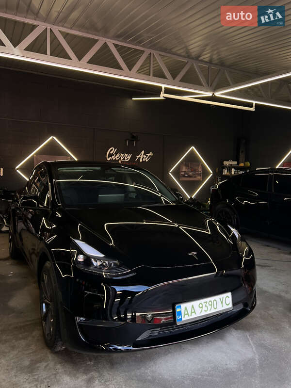 Tesla Model Y 2023