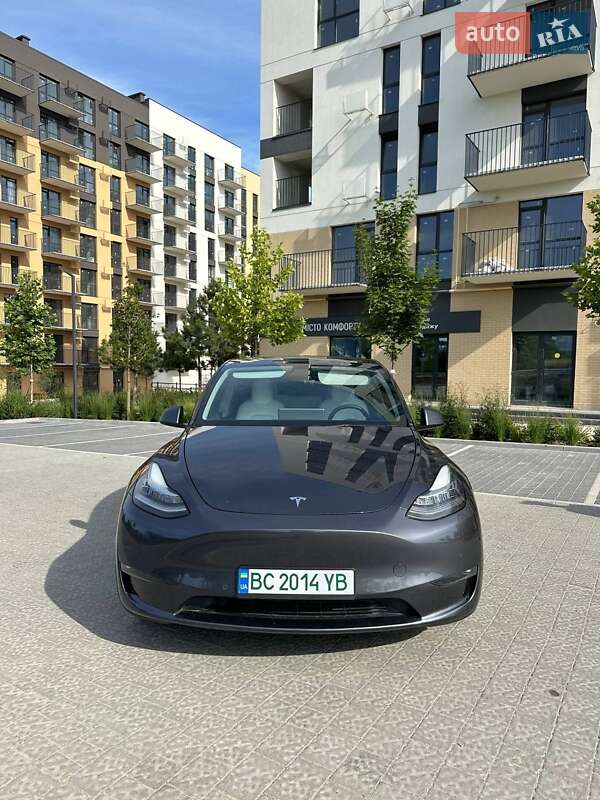 Tesla Model Y 2021
