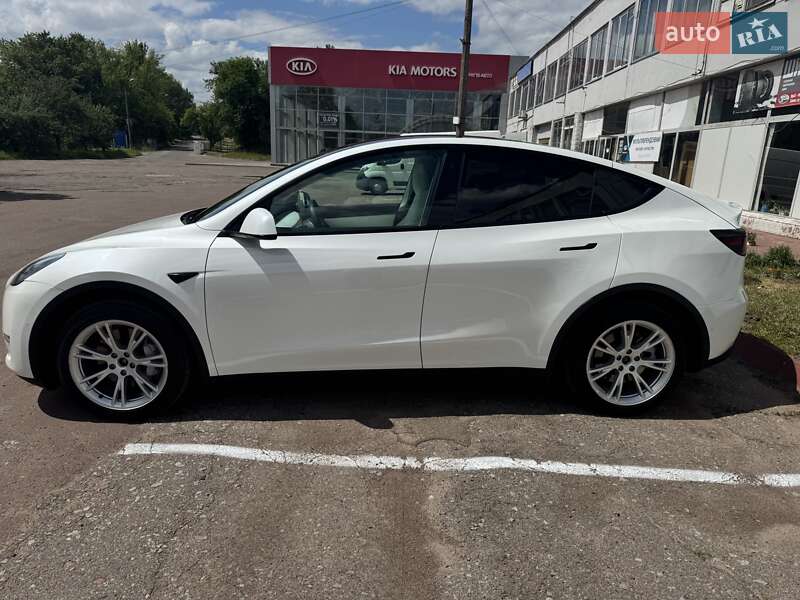 Внедорожник / Кроссовер Tesla Model Y 2021 в 