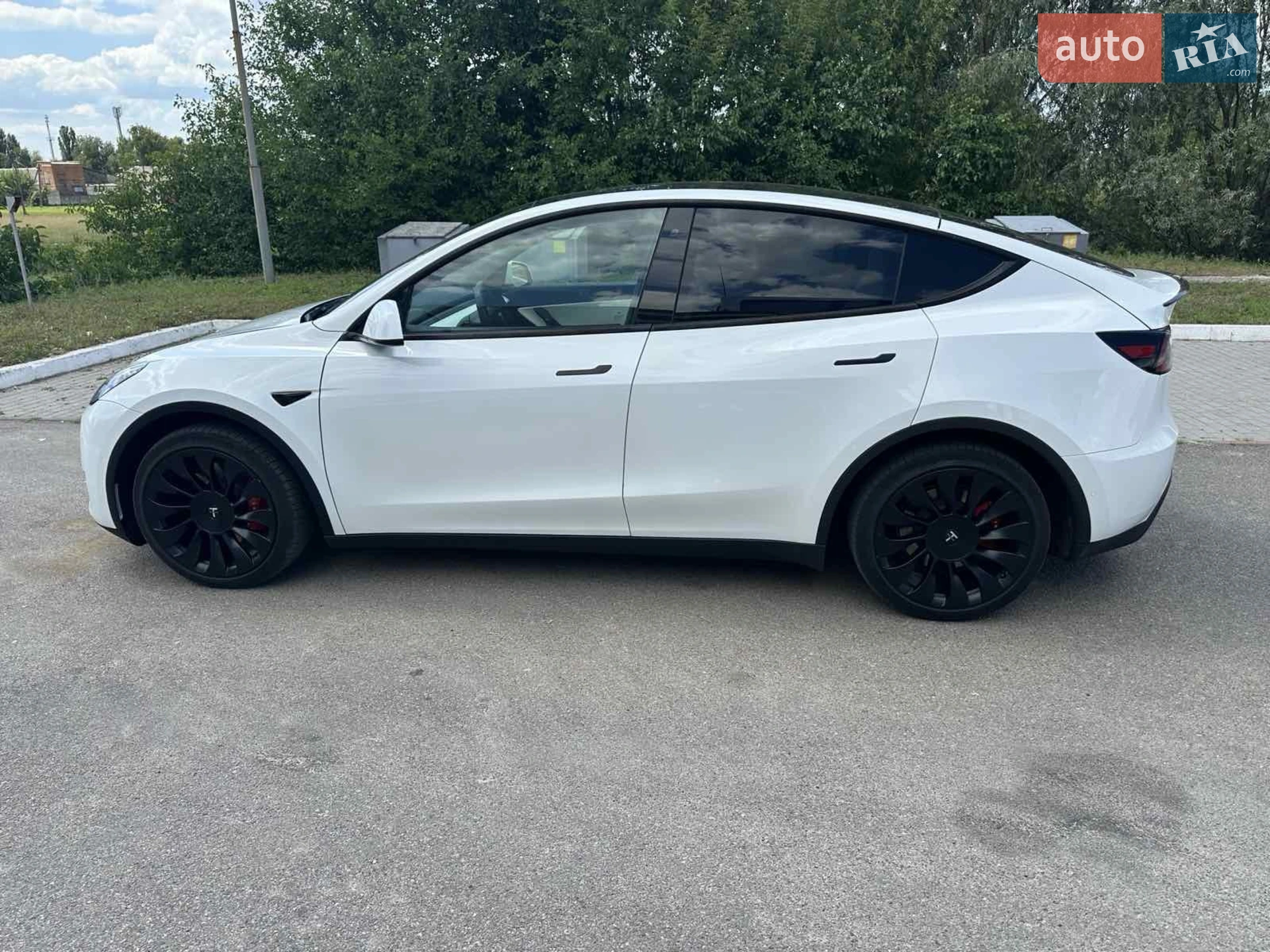 2020 Tesla Model Y - фото 1