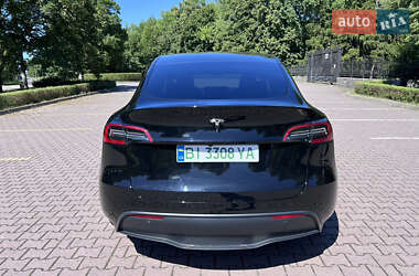 Позашляховик / Кросовер Tesla Model Y 2024 в 