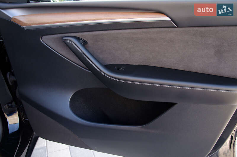 Позашляховик / Кросовер Tesla Model Y 2022 в Києві