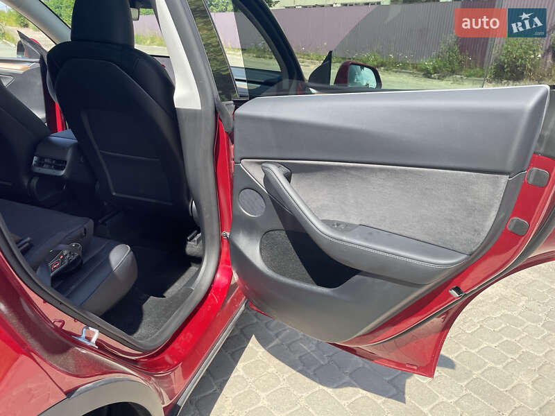 Внедорожник / Кроссовер Tesla Model Y 2024 в Львове