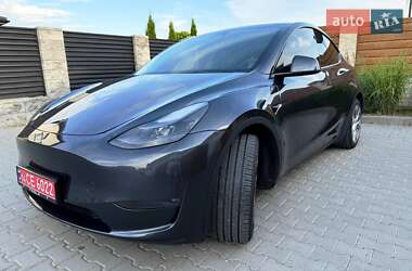 Позашляховик / Кросовер Tesla Model Y 2024 в 