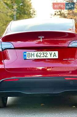 Внедорожник / Кроссовер Tesla Model Y 2021 в 