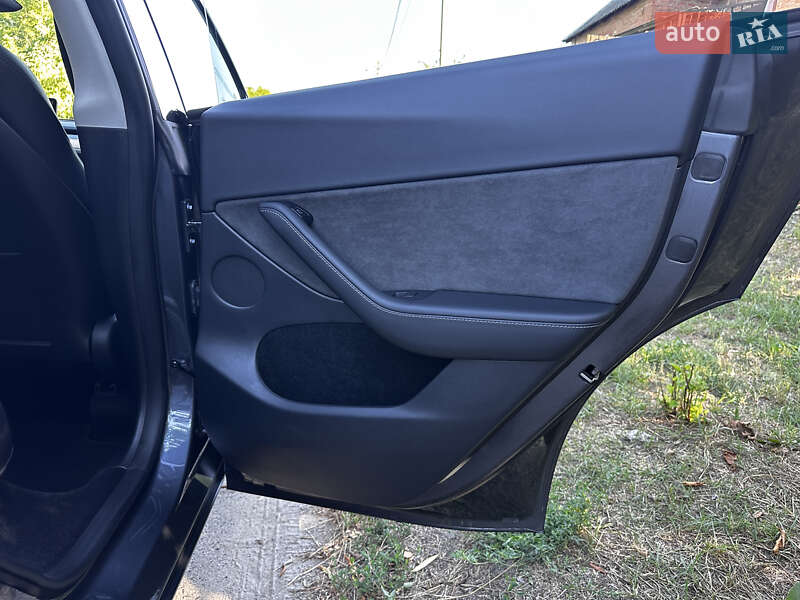 Позашляховик / Кросовер Tesla Model Y 2023 в Полтаві