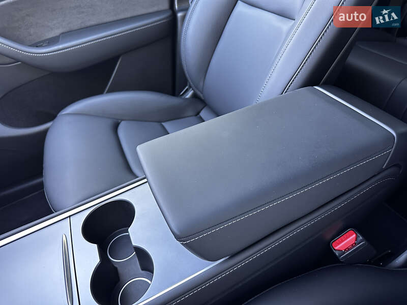 Позашляховик / Кросовер Tesla Model Y 2023 в Полтаві