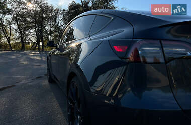 Позашляховик / Кросовер Tesla Model Y 2021 в 