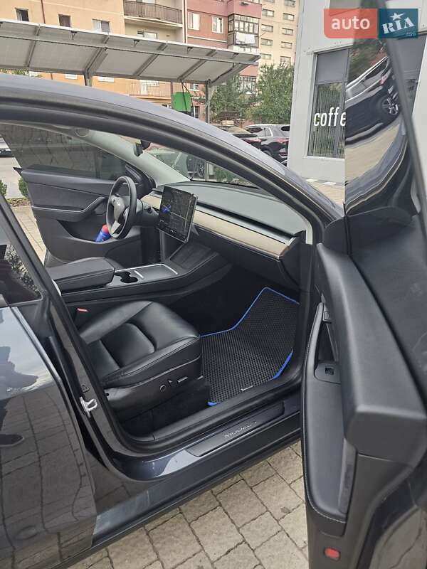 Позашляховик / Кросовер Tesla Model Y 2021 в Мукачевому