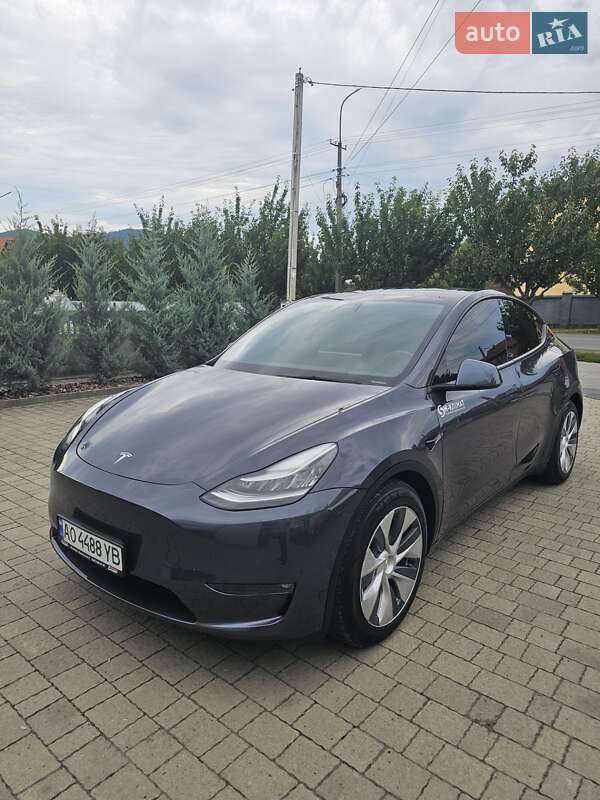 Tesla Model Y 2021