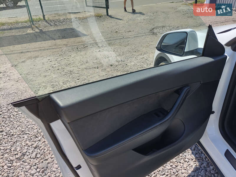 Внедорожник / Кроссовер Tesla Model Y 2021 в Киеве