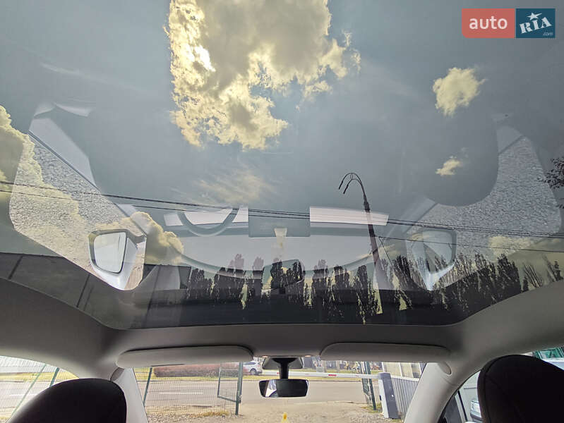 Внедорожник / Кроссовер Tesla Model Y 2021 в Киеве
