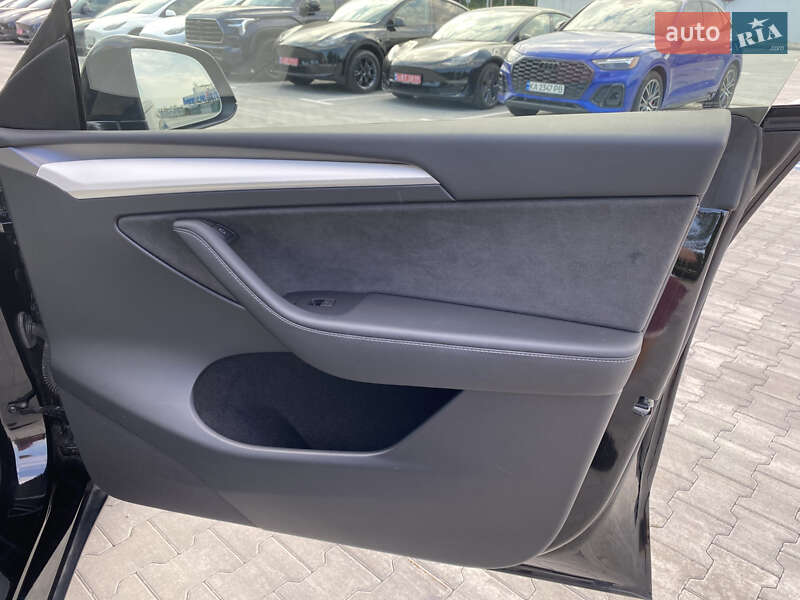 Внедорожник / Кроссовер Tesla Model Y 2023 в Киеве