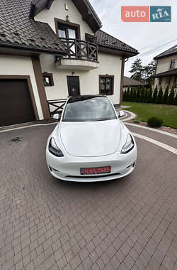 Позашляховик / Кросовер Tesla Model Y 2024 в 