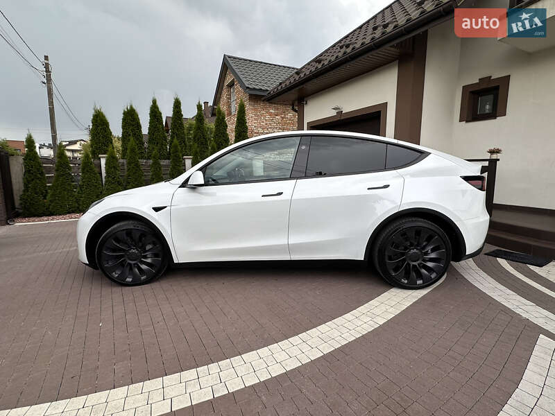 Позашляховик / Кросовер Tesla Model Y 2024 в Львові