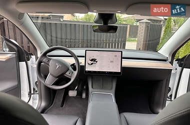 Позашляховик / Кросовер Tesla Model Y 2024 в 