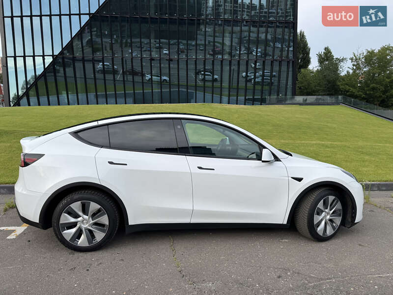 Внедорожник / Кроссовер Tesla Model Y 2023 в Киеве