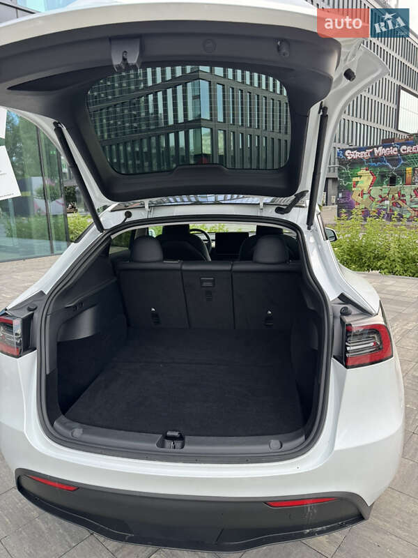 Внедорожник / Кроссовер Tesla Model Y 2023 в Киеве