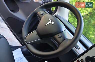 Внедорожник / Кроссовер Tesla Model Y 2024 в 