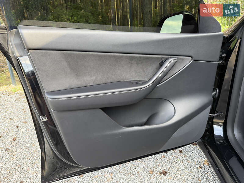 Внедорожник / Кроссовер Tesla Model Y 2021 в Гостомеле