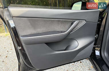Позашляховик / Кросовер Tesla Model Y 2021 в 