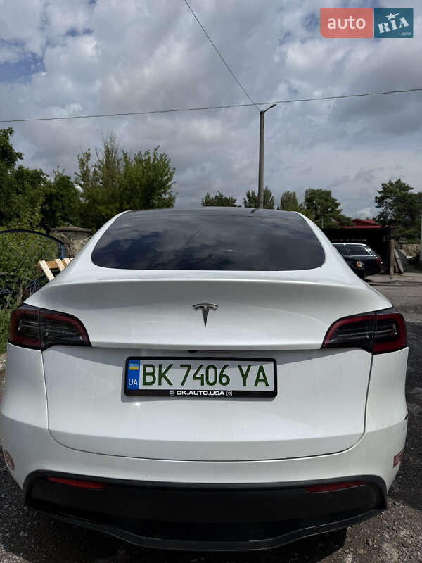 Внедорожник / Кроссовер Tesla Model Y 2024 в Ровно