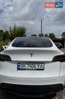 Внедорожник / Кроссовер Tesla Model Y 2024 в 