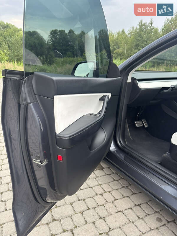 Внедорожник / Кроссовер Tesla Model Y 2021 в Львове