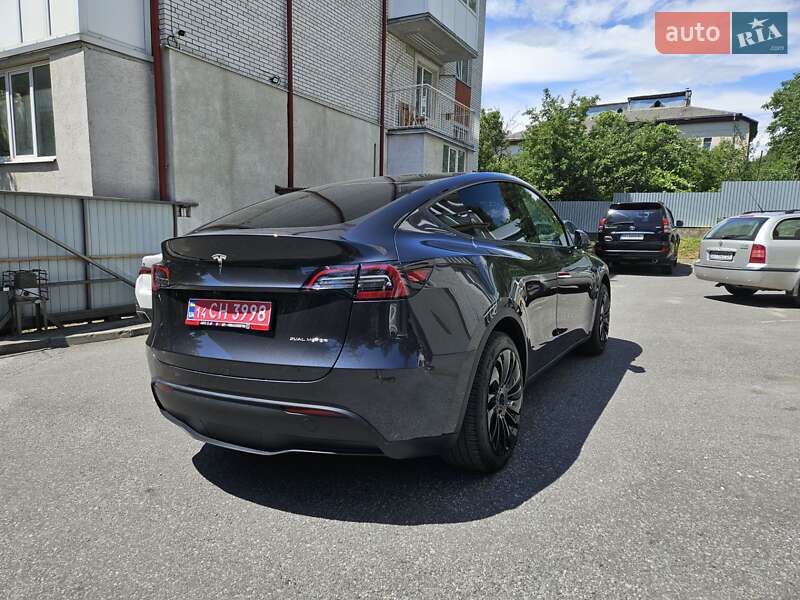 Позашляховик / Кросовер Tesla Model Y 2024 в 