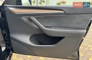 Внедорожник / Кроссовер Tesla Model Y 2024 в 