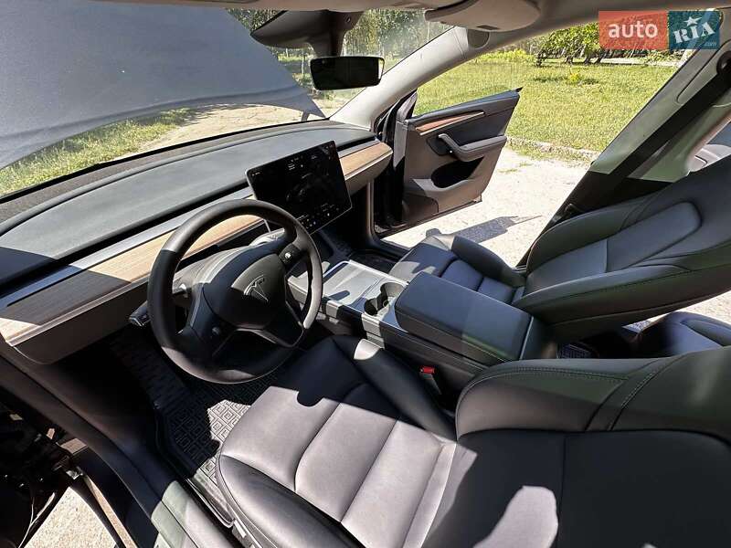 Позашляховик / Кросовер Tesla Model Y 2024 в Харкові
