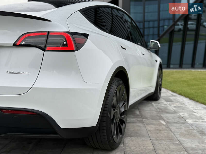 Внедорожник / Кроссовер Tesla Model Y 2023 в Киеве
