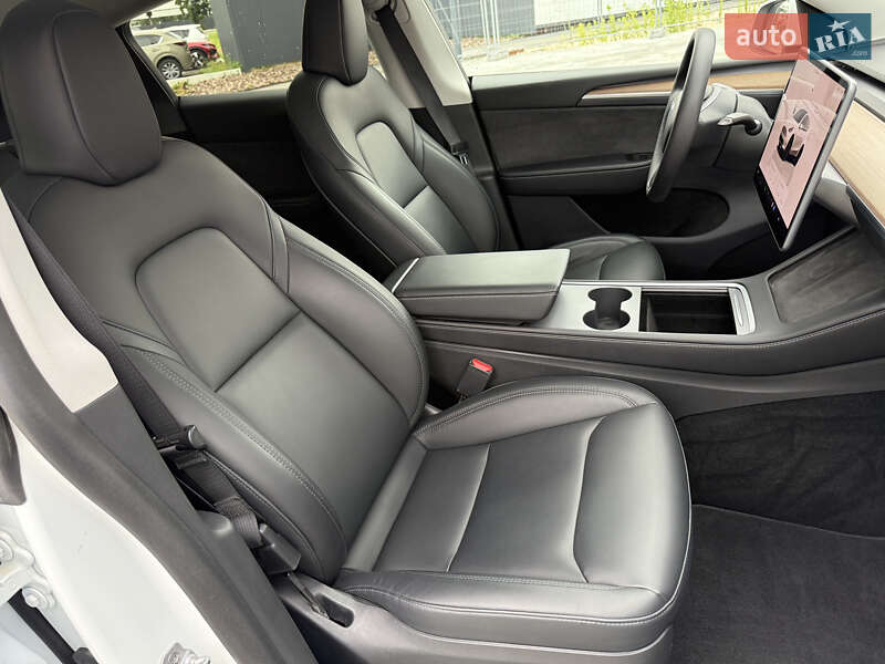 Внедорожник / Кроссовер Tesla Model Y 2023 в Киеве