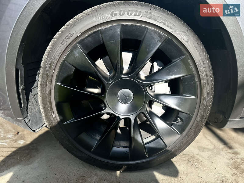 Внедорожник / Кроссовер Tesla Model Y 2023 в Киеве